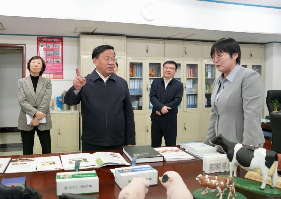 韩俊在农业农村部直属单位调研时强调 聚焦“三农”重大战略重大部署 务实有力支撑服务农业高质量发展